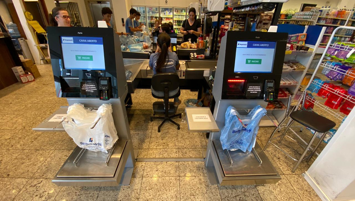 Supermercado Bergamaschi investe em tecnologia e moderniza o atendimento com self-checkouts